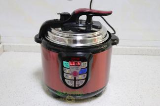 合上盖子，按“粥”键，15分钟即可。这是压力锅，时间比较快。