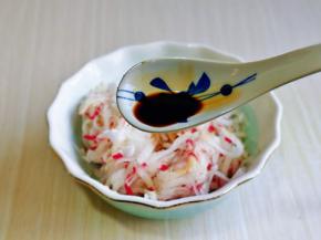 加入生抽，香醋。