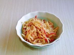 搅拌均匀，滴入几滴芝麻油就可以啦。