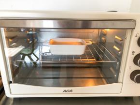 放入预热好的烤箱中层，上下火200度25分钟