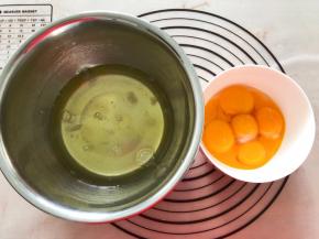 蛋白和蛋黄分离，蛋白盆中无油无水无蛋黄