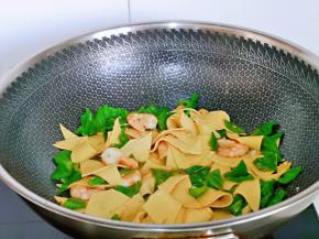 借助余温翻炒均匀。