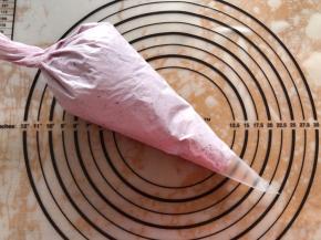 装入裱花袋备用