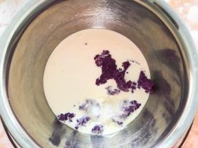 紫薯和淡奶油细砂糖混合打发