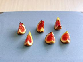 无花果洗干净，切6块。