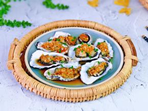 特别鲜美，这道菜如果是晚上吃的话，建议不要放姜末哈，大家应该都知道，晚上吃姜赛砒霜！