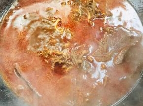 放入刚刚焯水的毛肚和猪血，煮开！