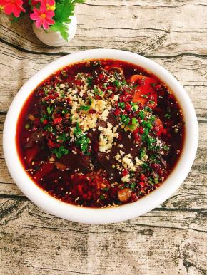 做好的毛血旺，麻辣鲜香，特别的下饭！再来一碗大米饭，真是太爽了！