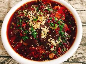 做好的毛血旺，麻辣鲜香，特别的下饭！再来一碗大米饭，真是太爽了！