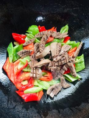 放入处理好的腰花！