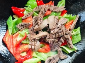 放入处理好的腰花！