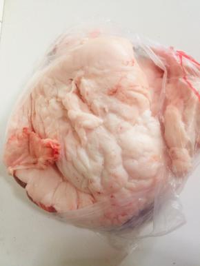 在乡下买的板油！这种板油熬出来的猪油特别香！