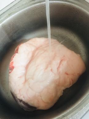 用温水清洗干净备用！（我家是用的天然气热水器，随时都有热水哦！）