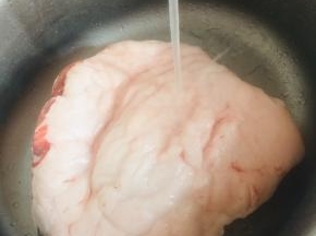 用温水清洗干净备用！（我家是用的天然气热水器，随时都有热水哦！）