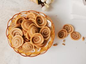 炸至金黄捞出沥干油