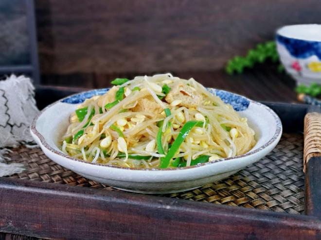 青椒豆芽炒油泡