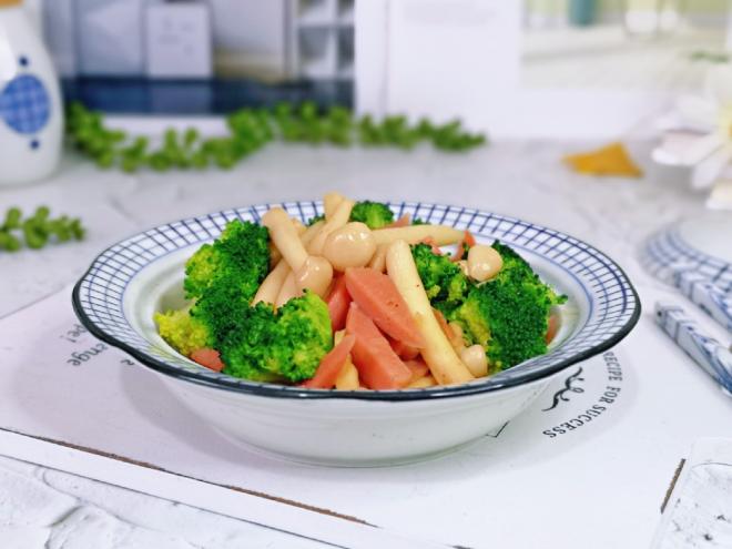 海鲜菇香肠炒西蓝花