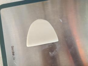 对折回来，刷油的面在里面哦