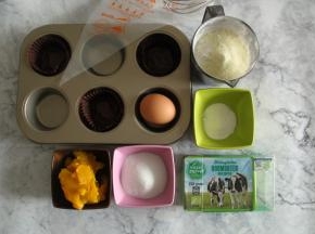 准备好各种材料。南瓜是直接蒸好的老南瓜，不要太水就可以，蒸好需要冷却再使用哦。因为我家娃比较爱吃，所以材料我都是认真挑选的。黄油我用的是乐荷，有机健康，娃吃的放心。不需要软化，平时我都是冷冻储存，直接取出就好。