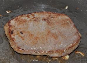 5 待一面煎好后翻面煎制。（煎到什么程度凭自己喜好）