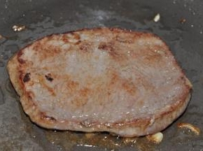 5 待一面煎好后翻面煎制。（煎到什么程度凭自己喜好）