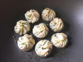 最后撒上黑芝麻和葱花