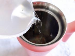 倒入清水