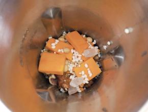 全部放入豆浆机中