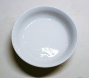 淀粉加入3汤匙清水 搅拌均匀形成水淀粉