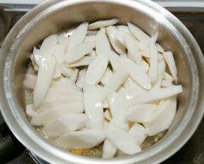 放入山药片 翻炒