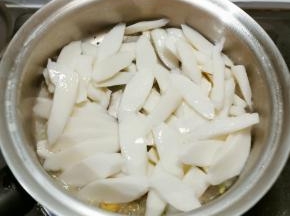 放入山药片 翻炒