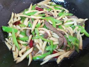 放鸡粉翻炒均匀关火出锅。