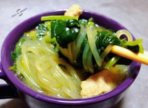 菠菜清淡可口混搭着粉条的Q弹还有鲜肉的香味超级棒