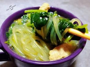 菠菜清淡可口混搭着粉条的Q弹还有鲜肉的香味超级棒