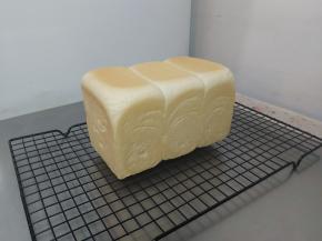 烤制完成后马上取出脱模。