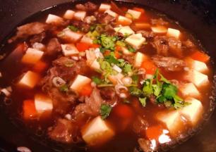 最后撒上葱花和香菜提鲜即可出锅享用