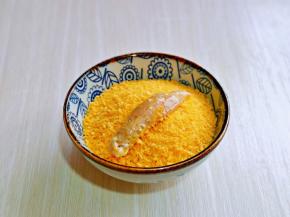 最后放入面包糠碗中，均匀裹上面包糠就可以啦！