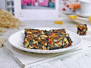 一杯花茶，几块养生糕，惬意的午后。