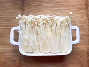 清洗干净放入烤碗中