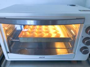 放入预热好的烤箱150度25分钟