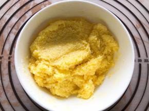 加入椰蓉搅拌均匀