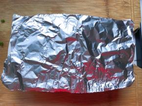 盖上锡纸，放入预热好的烤箱180度15分钟