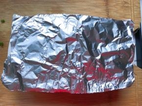 盖上锡纸，放入预热好的烤箱180度15分钟