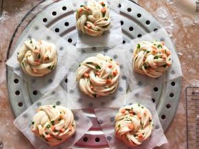 放入蒸锅中静置半小时，冷水上锅，大火煮开关中小火蒸12到15分钟即可