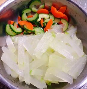 沥干水份的原材料备用