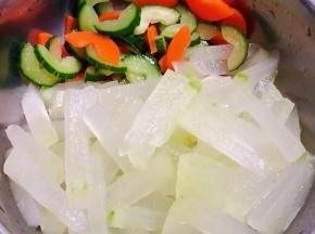 沥干水份的原材料备用