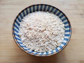 准备好燕麦片。