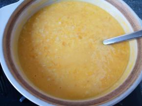 加入到牛奶麦片粥里面，搅拌均匀。