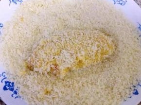 再均匀的裹上面包糠