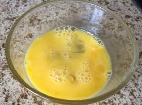 6 鸡蛋，打散，待用